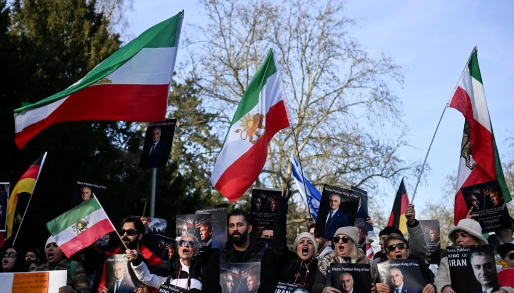 الاتحاد الأوروبي يوصي شركات الطيران بتجنّب المجال الجوي الإيراني