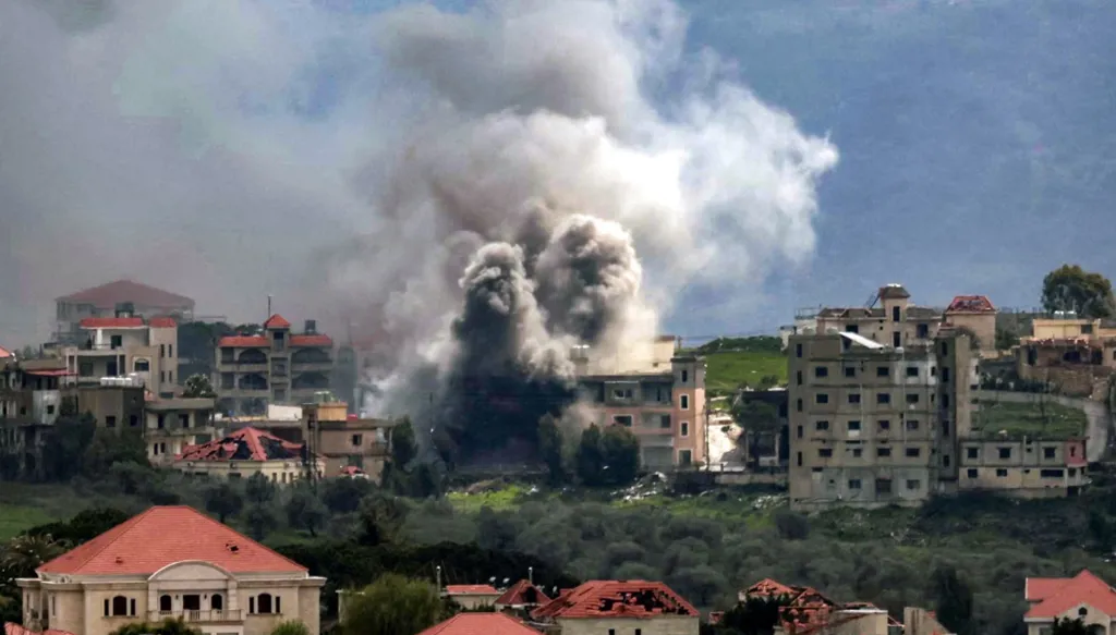 إسرائيل تواصل حربها على لبنان... غارات وارتفاع عدد الضحايا إلى 912