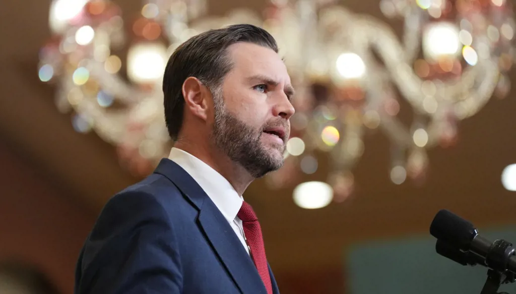 بعد ترامب... فانس ينتقد البابا لاوون: الأفضل أن ينشغل بقضايا الكنيسة