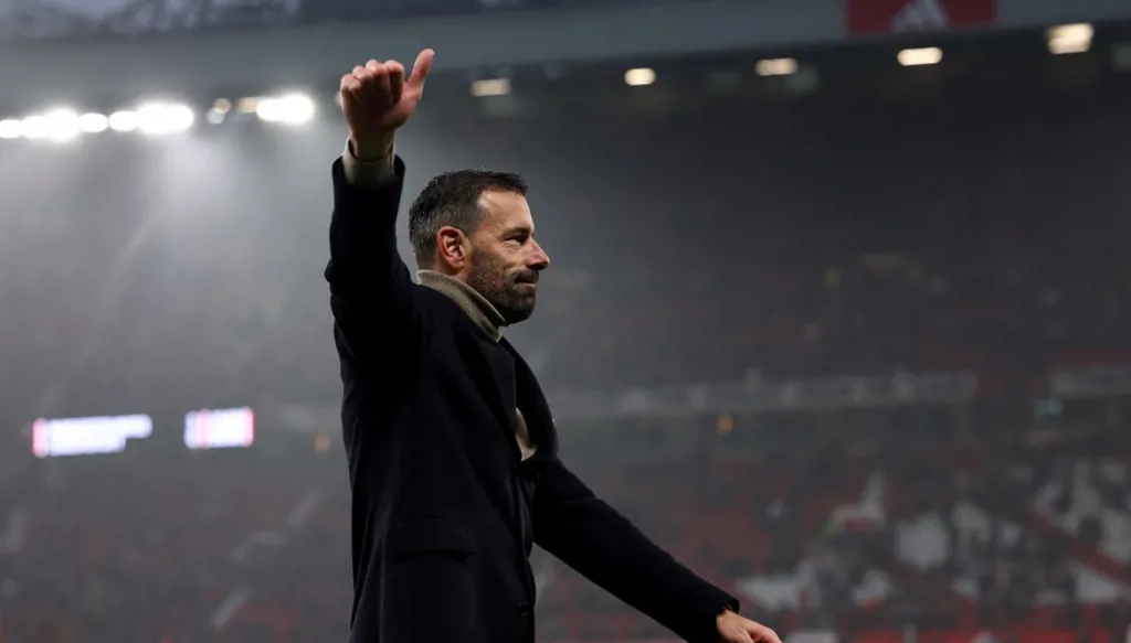 رسمياً: فان نيستلروي يتولى تدريب فريق في الدوري الإنكليزي