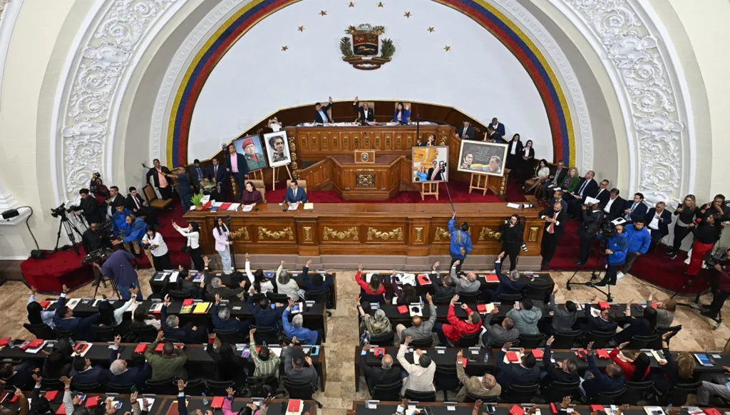 بالإجماع... البرلمان الفنزويلي يقر قانون العفو