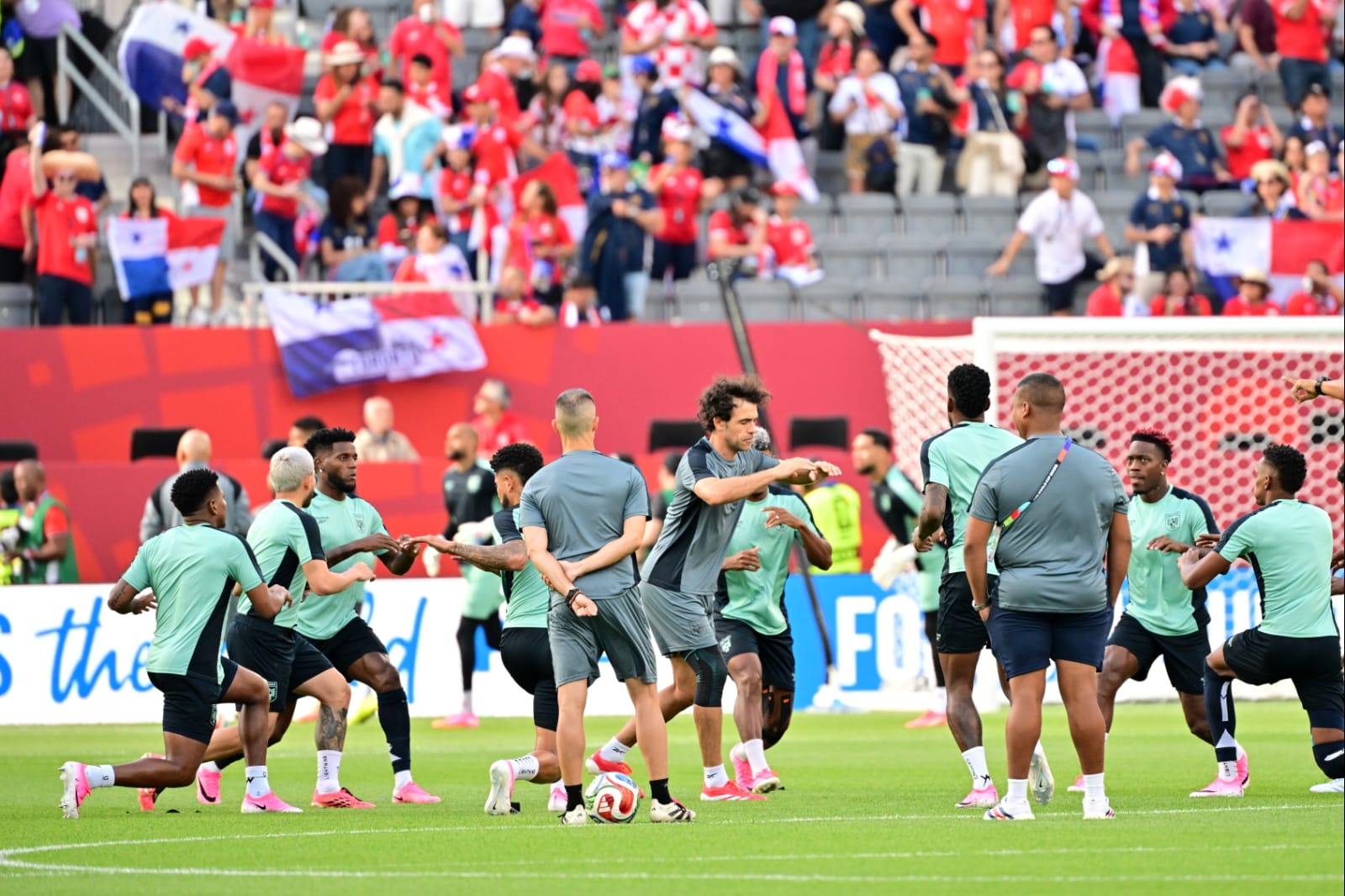 عملية الإحماء لمنتخب بنما