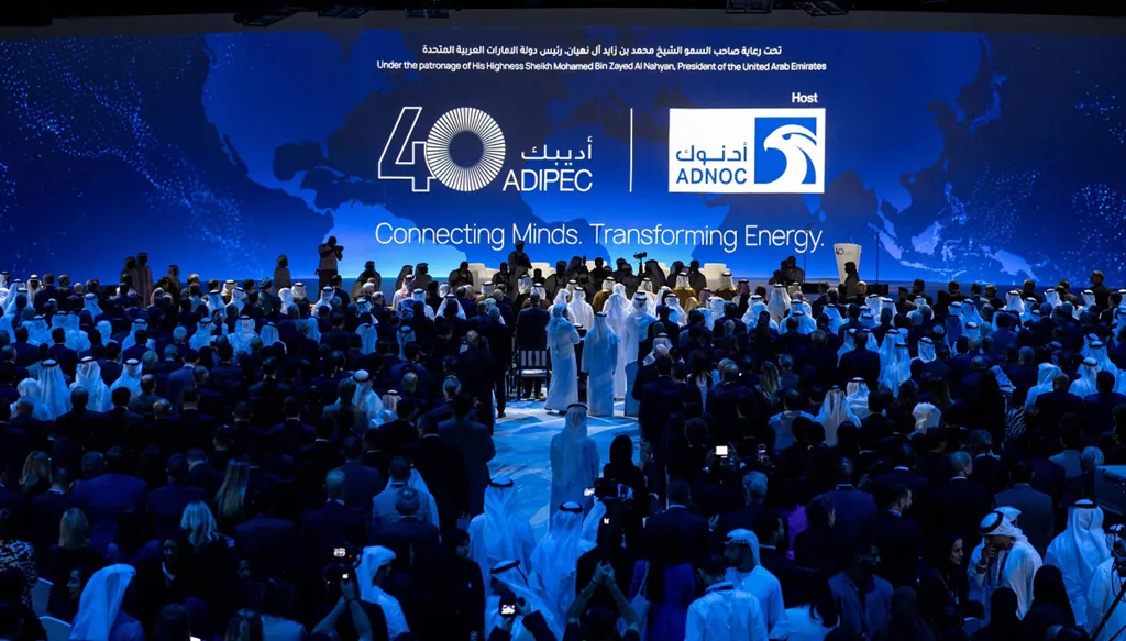 معرض ومؤتمر "أديبك" 2025 في أبوظبي... مشاركة أكثر من 45 وزيراً و250 رئيساً تنفيذيّاً بقطاع الطاقة العالمي