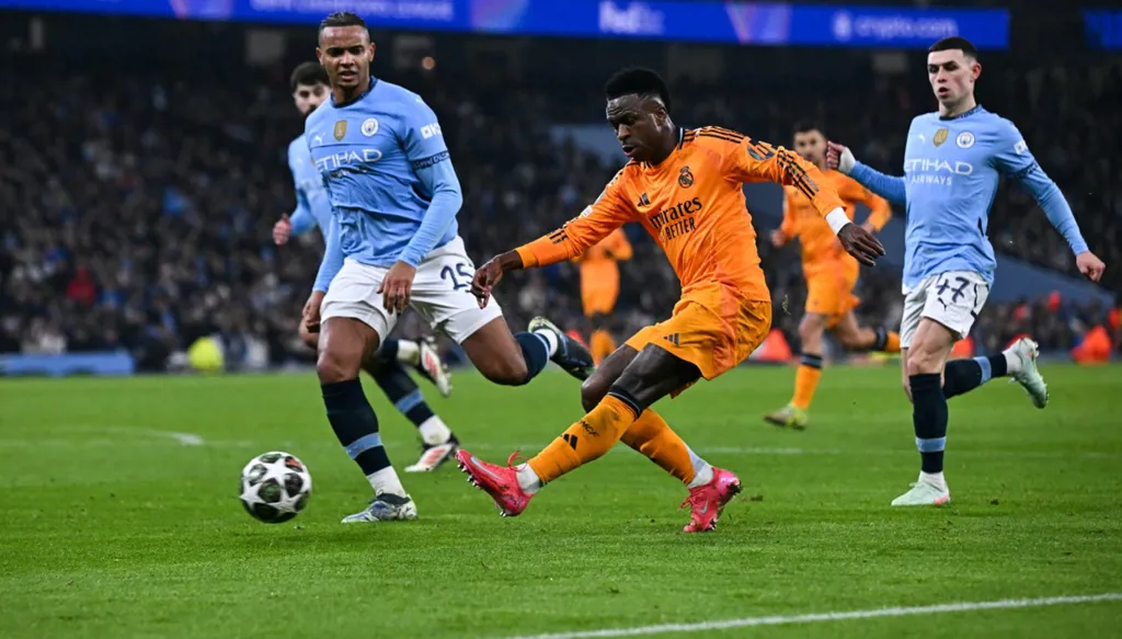 فينيسيوس يكشف عن تأثره باللافتة الاستفزازية