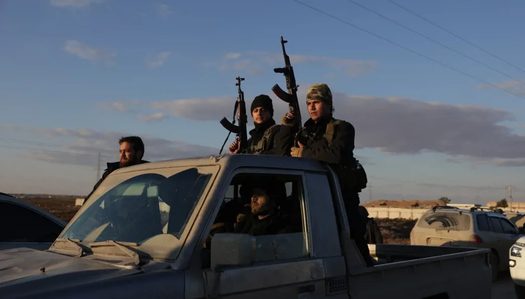 "انهيار المفاوضات" بين دمشق وقسد... وحزب العمال يتعهد "عدم التخلي" عن أكراد سوريا