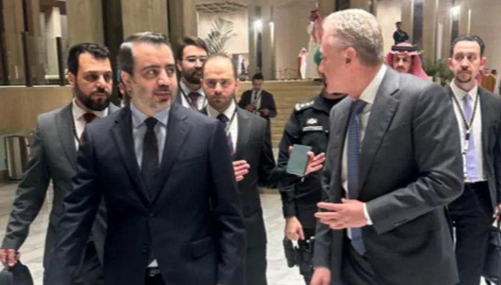 الشيباني يؤكد لرجي: سوريا لا تنوي الدخول إلى لبنان