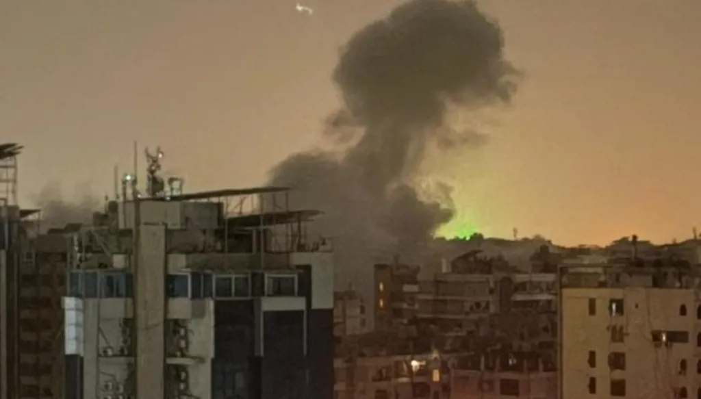 إسرائيل تستهدف الضاحية الجنوبية... وأضرار في مستشفى جنوبي لبنان (فيديو وصور)