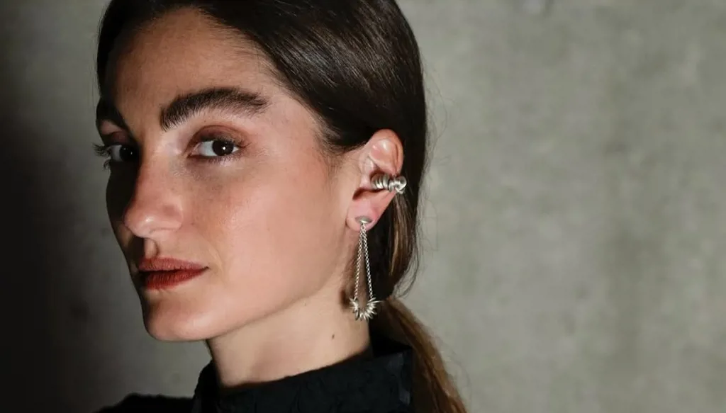 الفنانة شانا بصبوص لـ "النهار": جعلتُ النحت فنّاً يمكن ارتداؤه (صور)