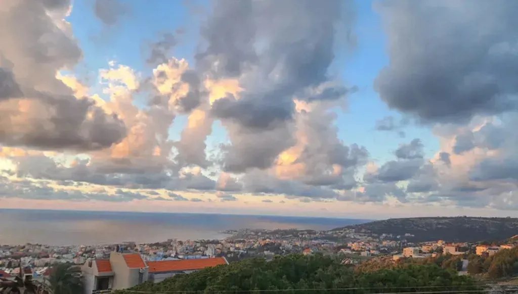 طقس لبنان متقلّب حتى الخميس... أمطار ورعد وضباب!