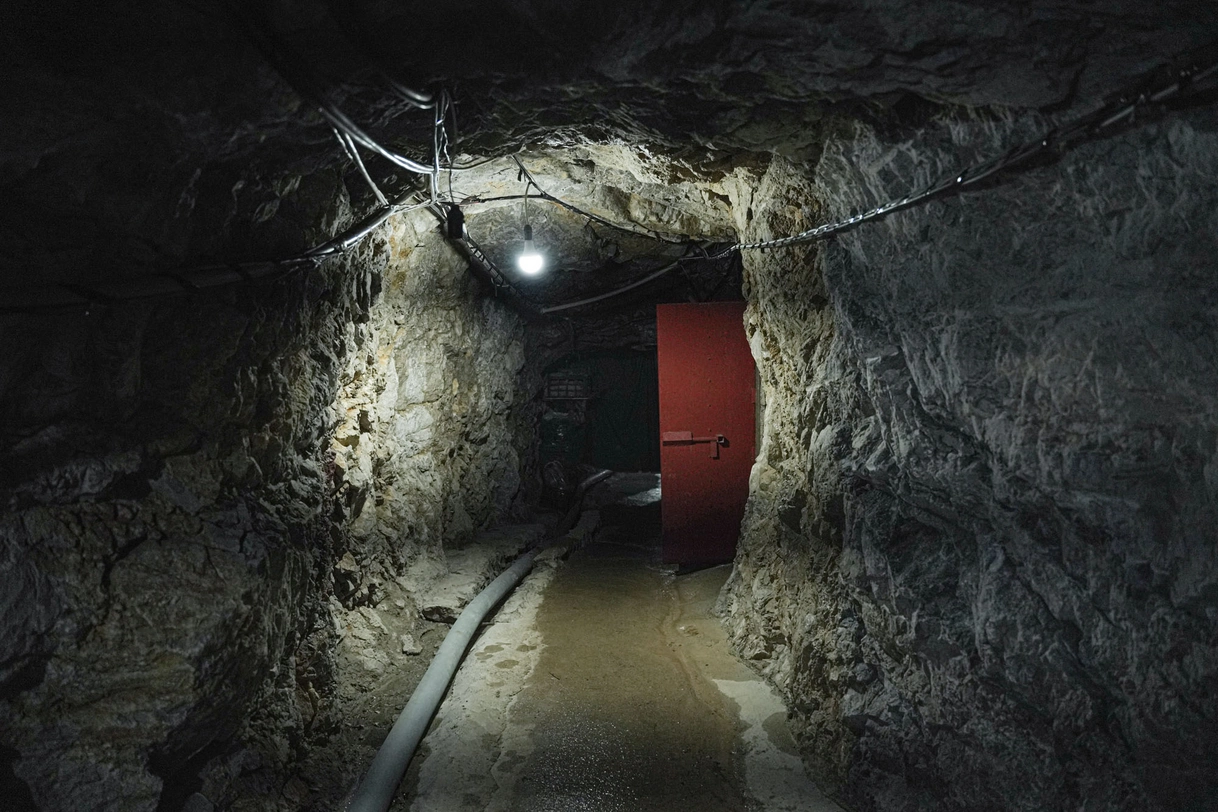 نفق في الجبال الحدودية 