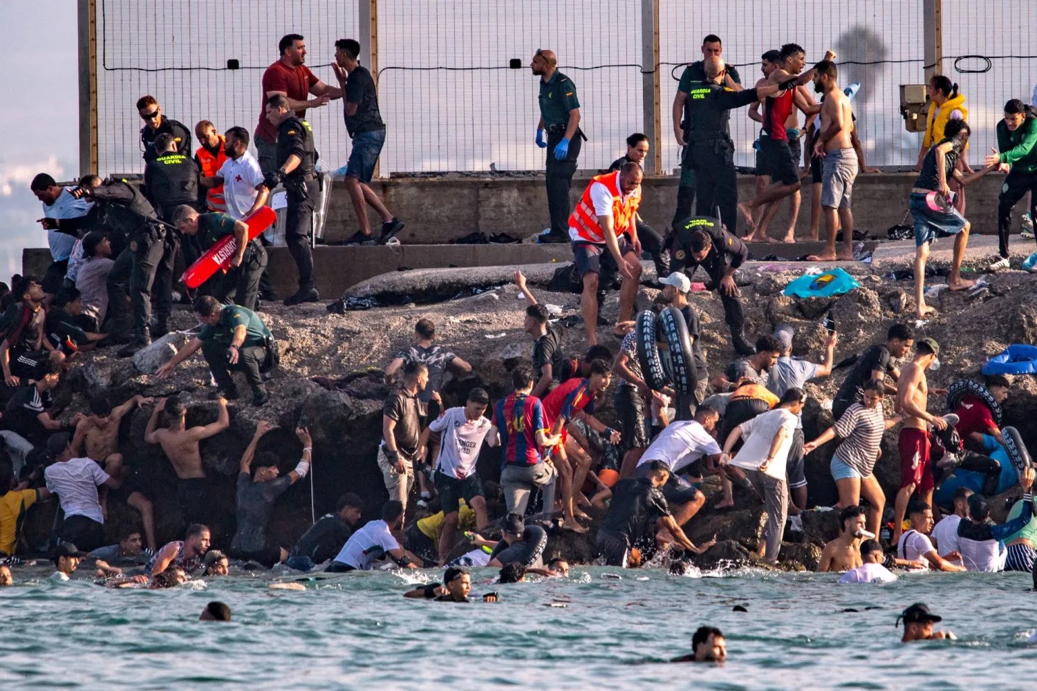 هجرة جماعية من المغرب إلى إسبانيا. (أ ب)