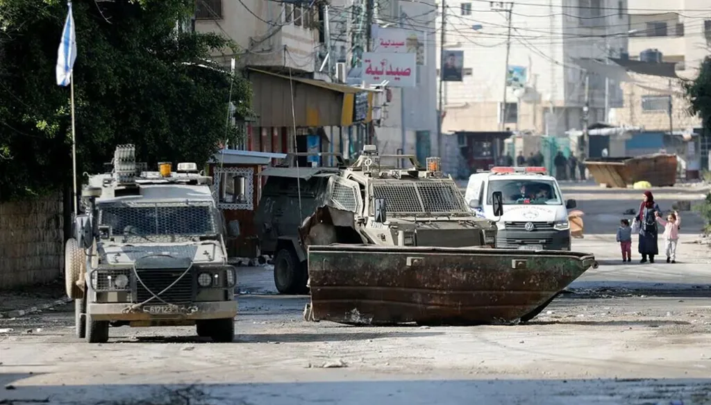 الجيش الإسرائيلي يقتل شاباً قرب رام الله في الضفة... ويحتجز جثمانه