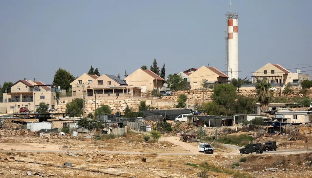 سموتريتش يعطي الضوء الأخضر لبناء 3400 وحدة استيطانية قرب ‏القدس