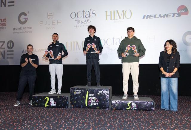 خلال توزيع الجوائر.