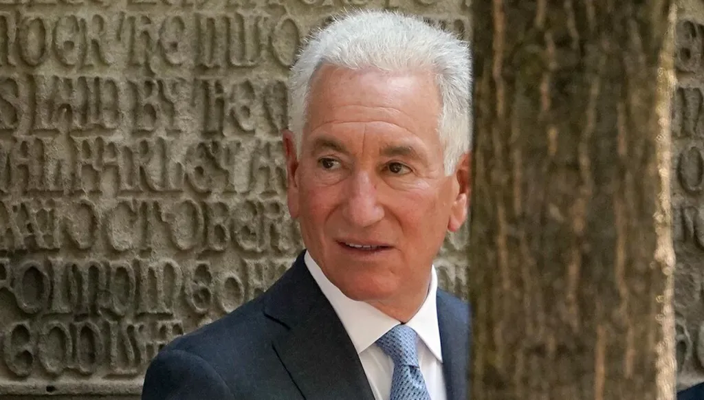 تعيين والد صهر ترامب سفيراً في باريس... من هو تشارلز كوشنر؟