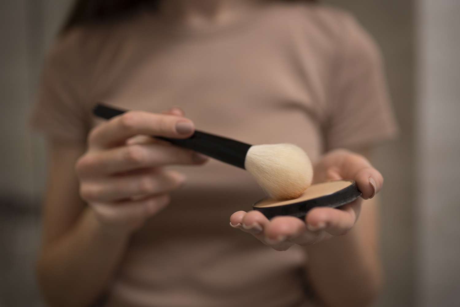 الوان البلاشر الاكثر رواجاً في صيف 2025 (Freepik)