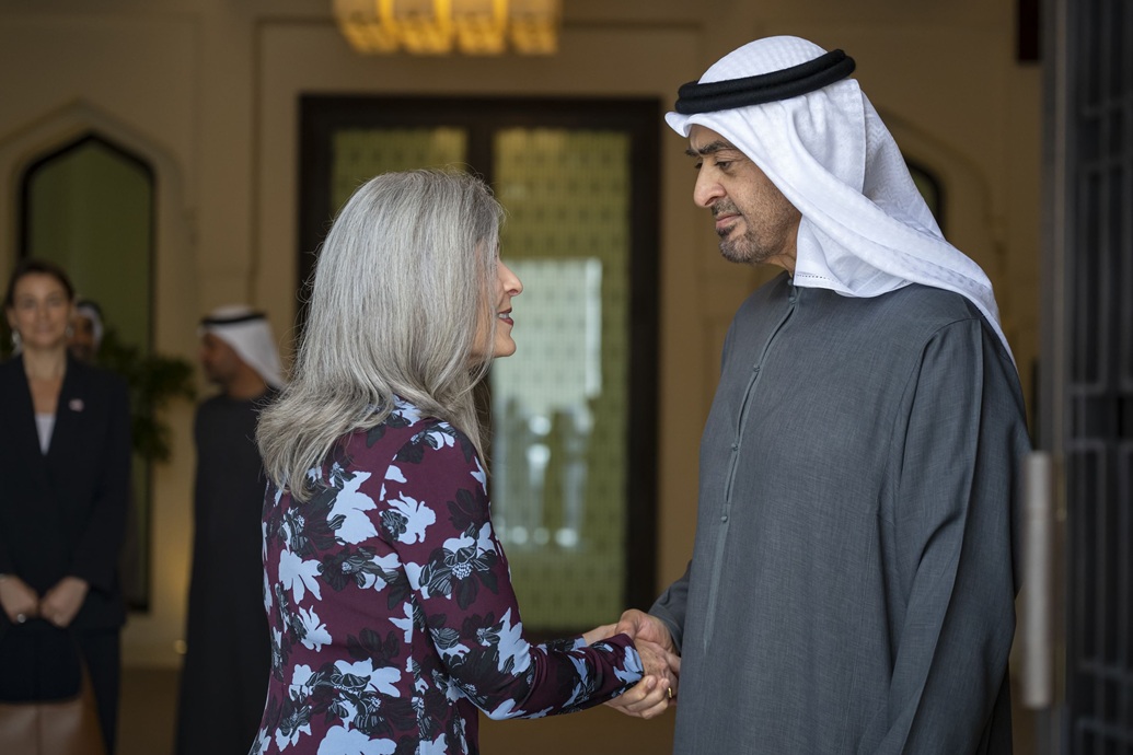 الر ئيس الإماراتي الشيخ محمد بن زايد آل نهيان والسيناتور جوني إيرنست
