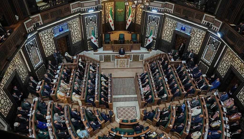 الرئيس السوري أحمد الشرع يلقي كلمة أمام أعضاء مجلس الشعب خلال جلسته الافتتاحية في دمشق، 12 تموز/يوليو 2026. (أ ف ب)