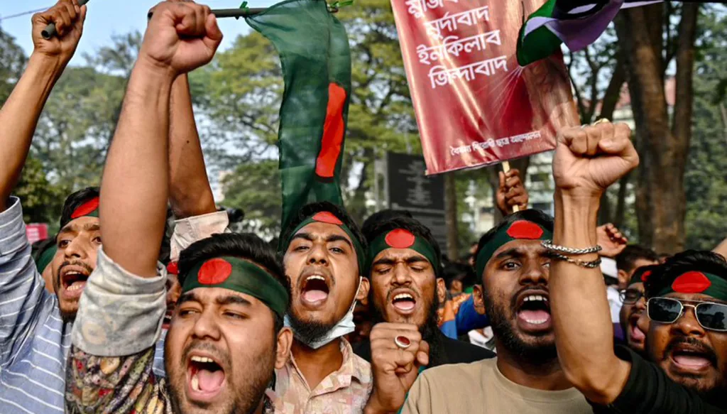 في بنغلادش... الآلاف يحتفلون بذكرى الإطاحة بالشيخة حسينة
