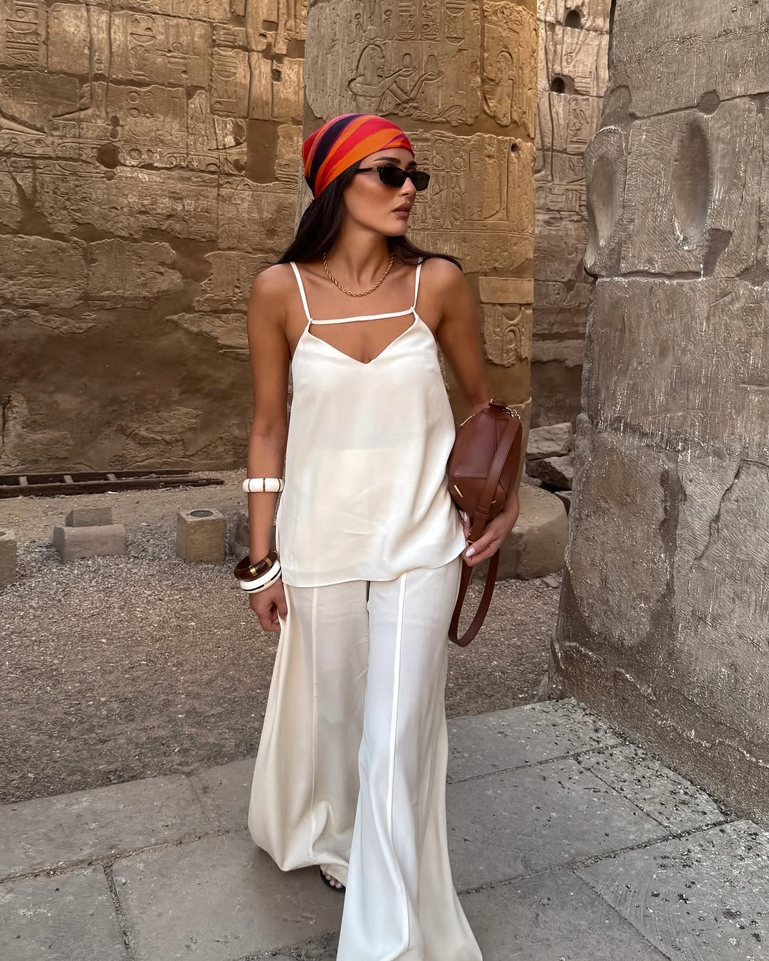 ياسمين زهران تعتمد موضة وشاح الرأس وتحقق الأسلوب البوهيمي (إنستغرام)