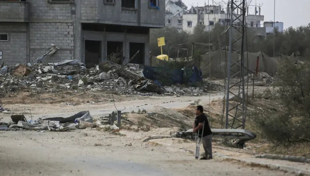 Between life and death on Gaza’s yellow line