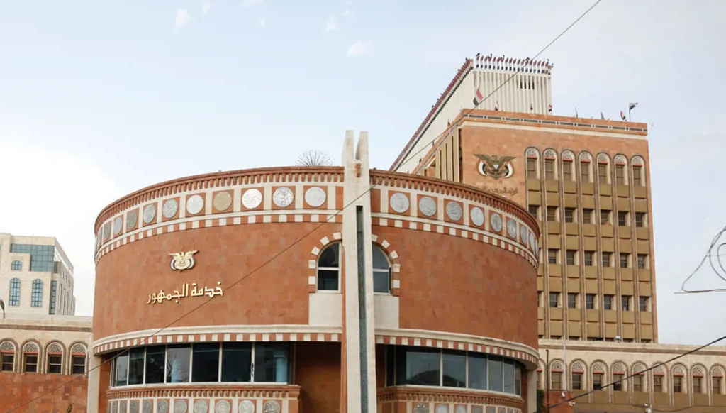 تأخّر صرف الرواتب الحكومية في اليمن يفاقم تدهور الأوضاع ‏الاقتصادية والمعيشية