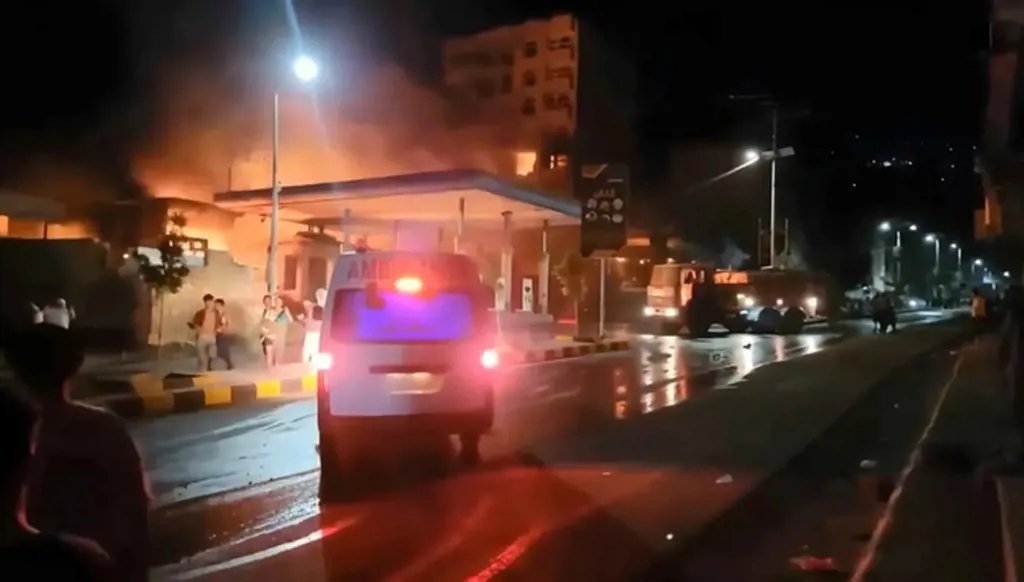 اليمن... قتلى وجرحى باستهداف مسيّرة حوثية محطة وقود في تعز ‏‏(فيديو وصور)‏