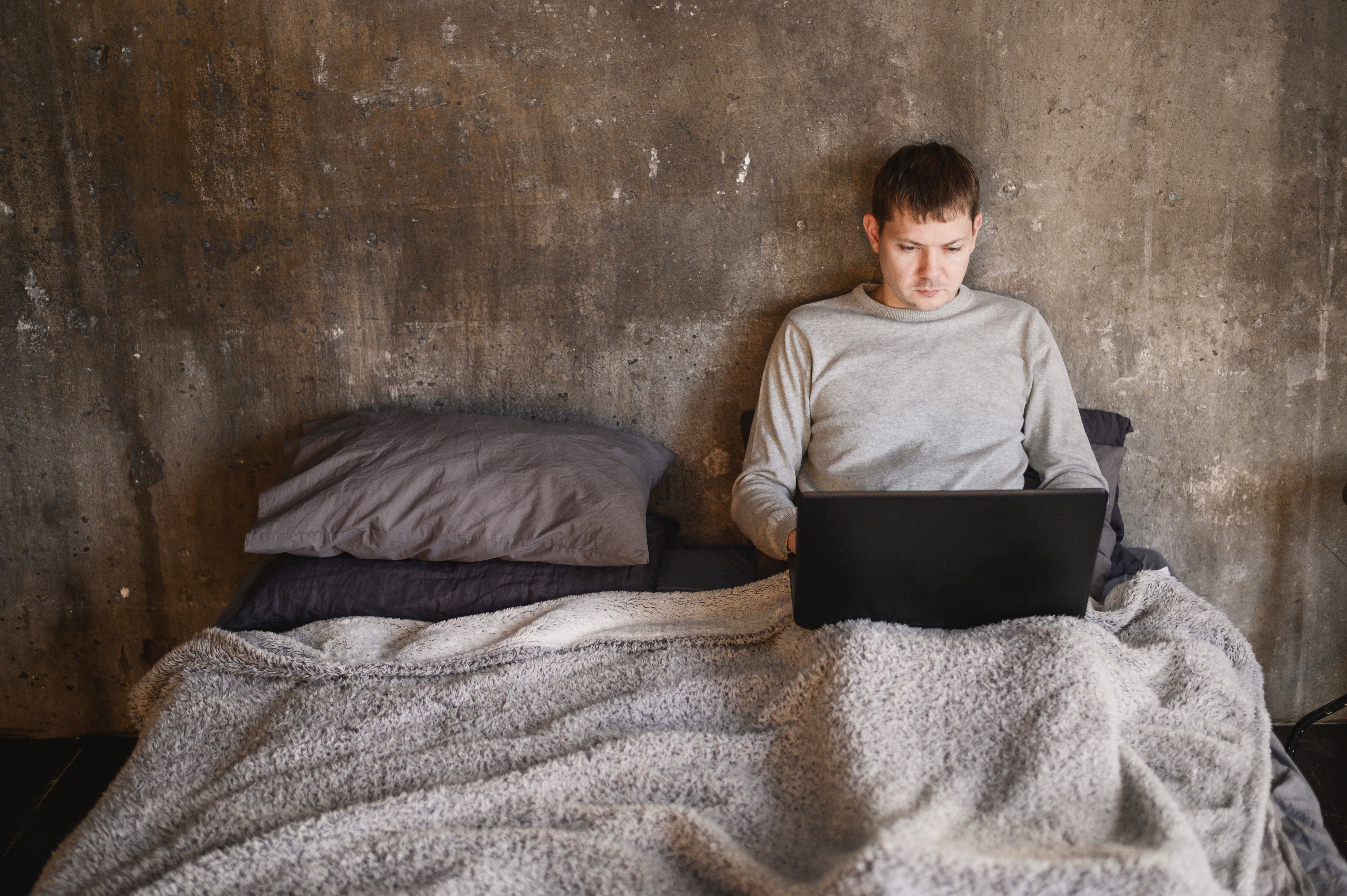 العمل عن بعد (Freepik).