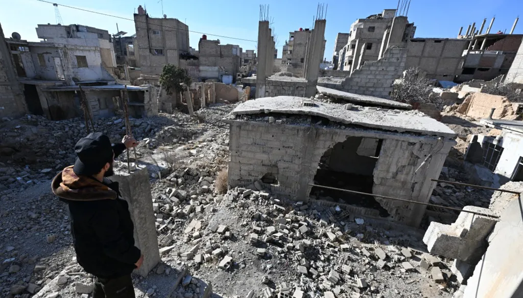 "ذهَب عنّا الظلم"... سوريون يعودون إلى منازلهم المدمّرة في غوطة دمشق