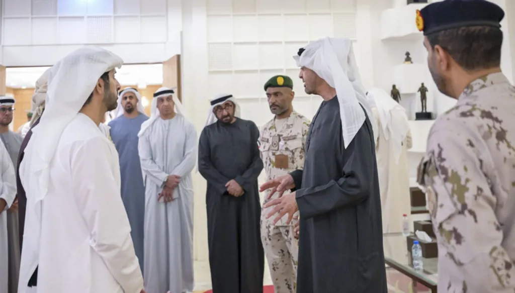 الرئيس الإماراتي يزور وزارة الدفاع للاطلاع على المستجدات الدفاعية والعسكرية (صور)