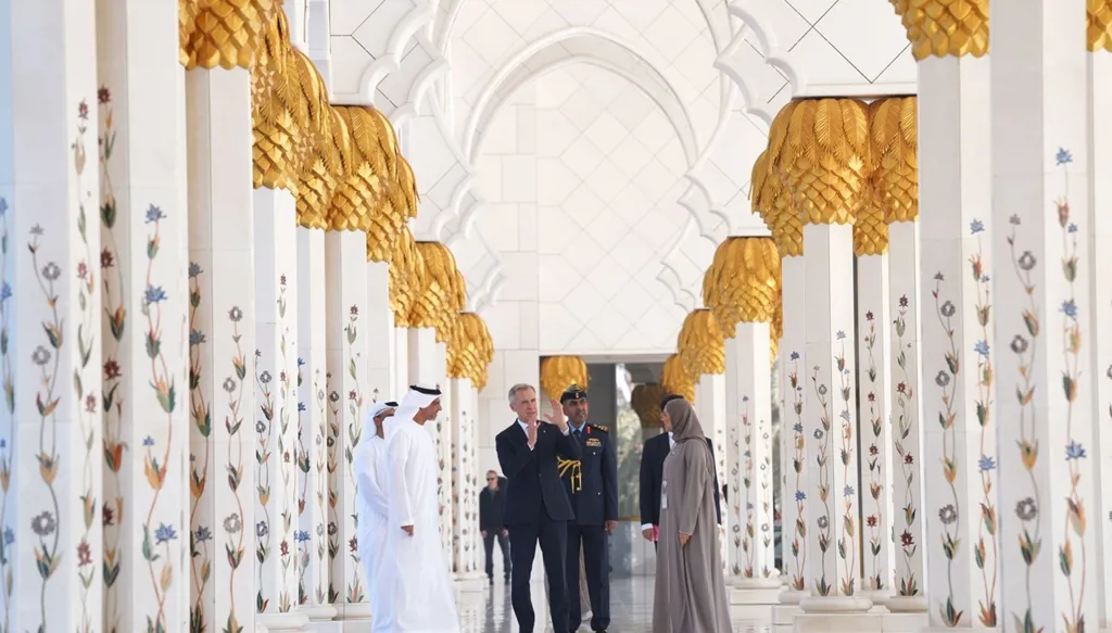 رئيس وزراء كندا يزور جامع الشيخ زايد الكبير في أبوظبي