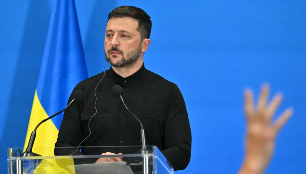 زيلينسكي: فرنسا مستعدّة لتدريب طيارين إضافيين على "ميراج"