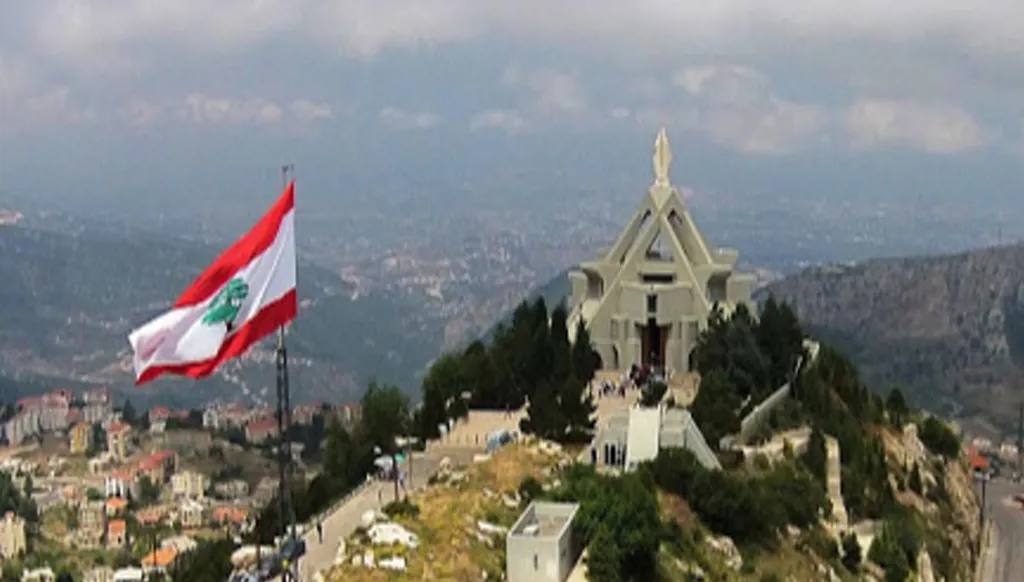 أهالي زغرتا يدعون إلى رقابة كاهن الرعية