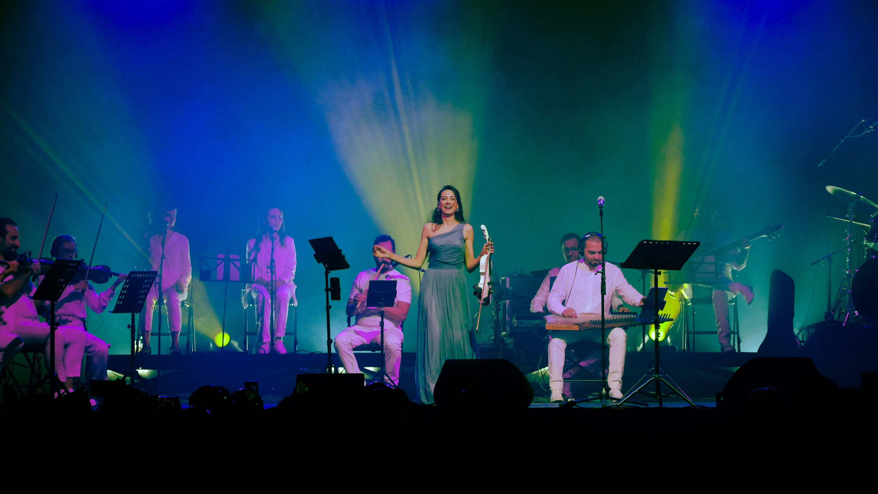 أمل قرمازي على المسرح (النهار)