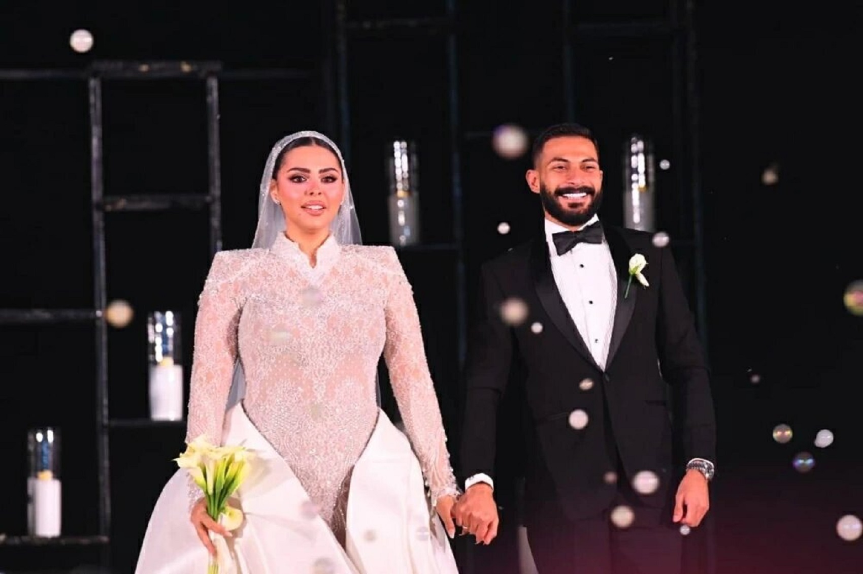 العروس والعريس (سوشيال ميديا)