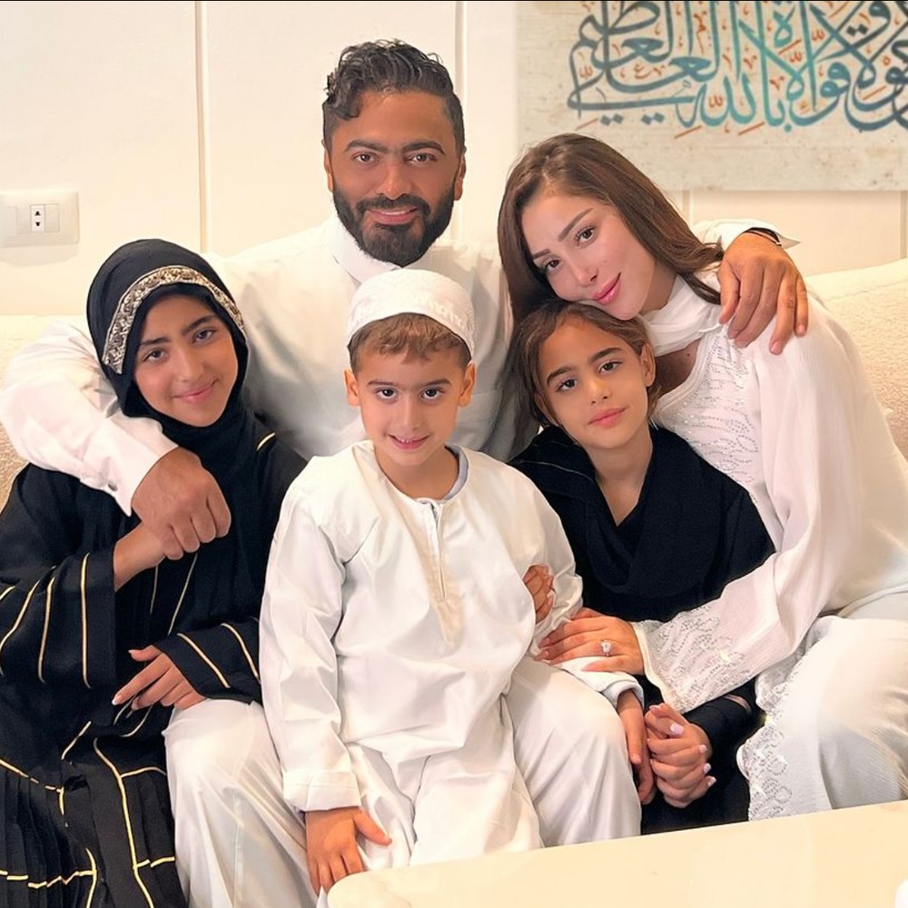 بسمة بوسيل وتامر حسني وأولادهما (سوشيال ميديا)