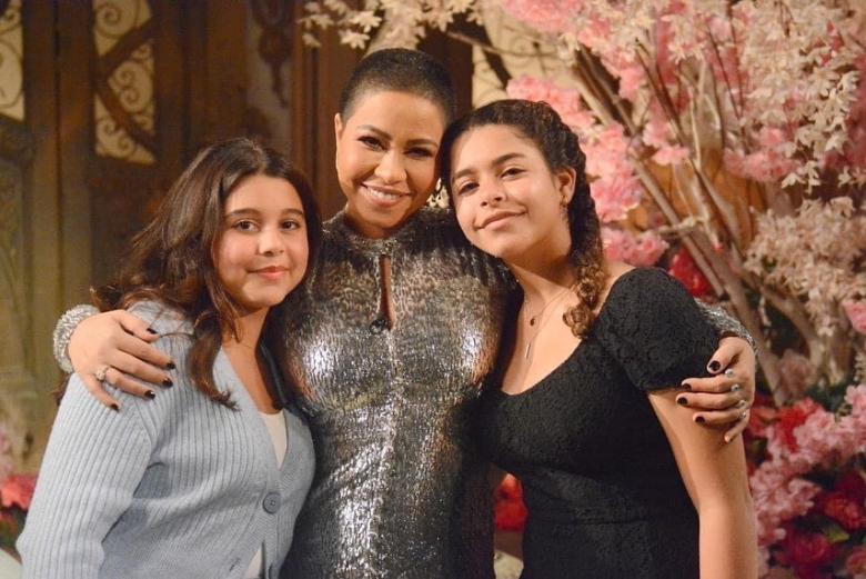 شيرين عبد الوهاب وابنتاها (صورة أرشيفية)