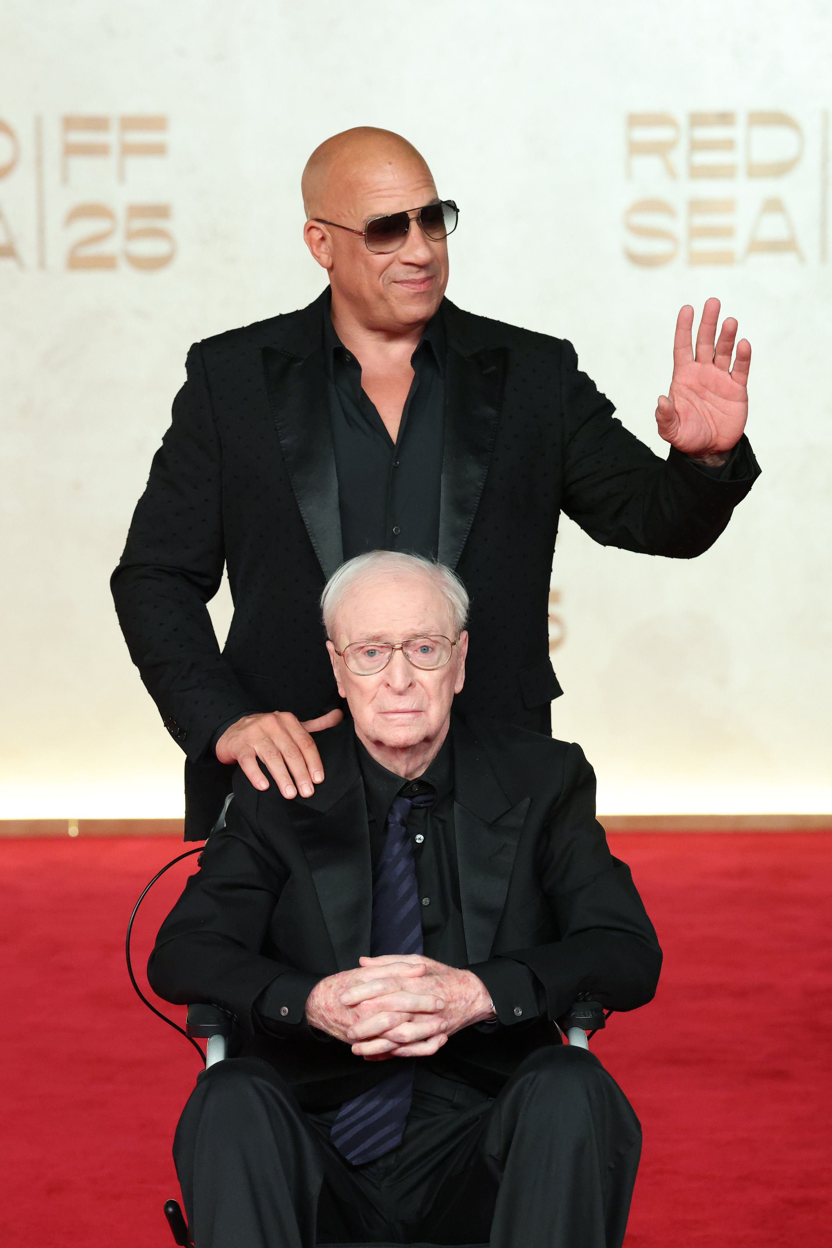 فين ديزل ومايكل كاين في جدة (سوشيال ميديا)