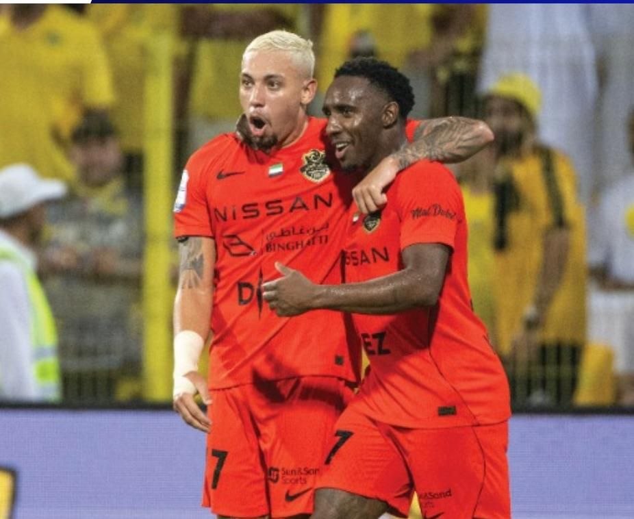 لاعبو شباب الأهلي