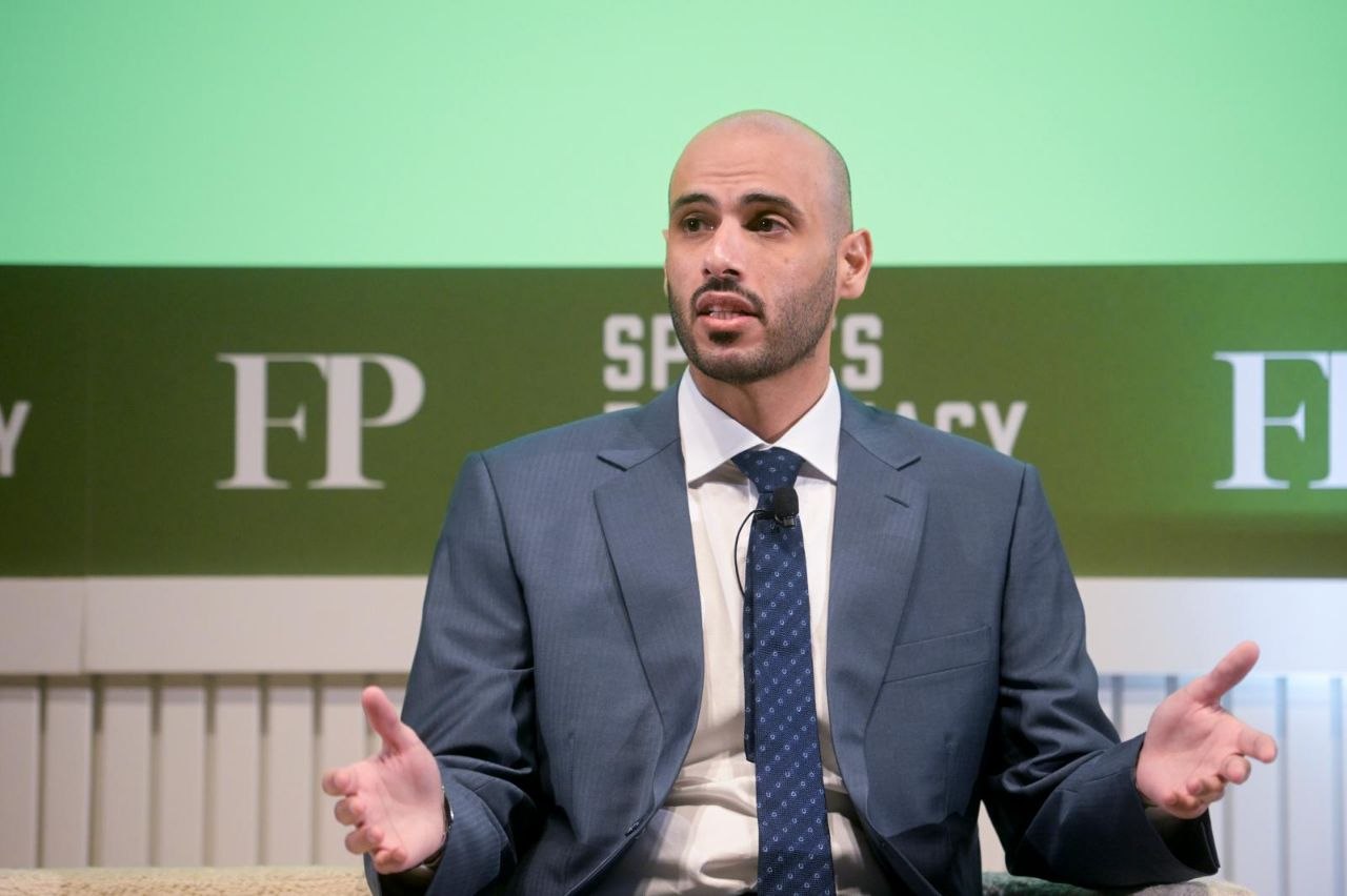 الرئيس التنفيذي للجنة المحلية المنظمة يستعرض أثر استضافة الفعاليات الرياضية الكبرى خلال قمة الدبلوماسية الرياضية في واشنطن