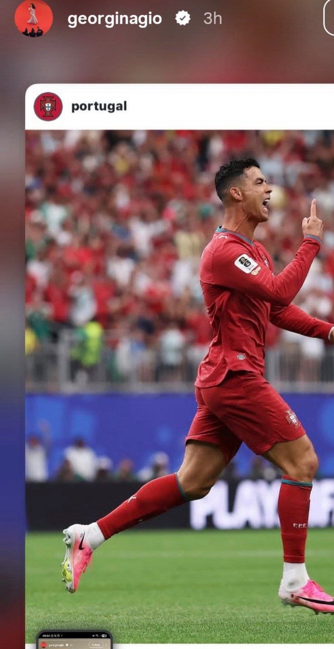 من الصور التي نشرتها جورجينا. (أ ف ب)