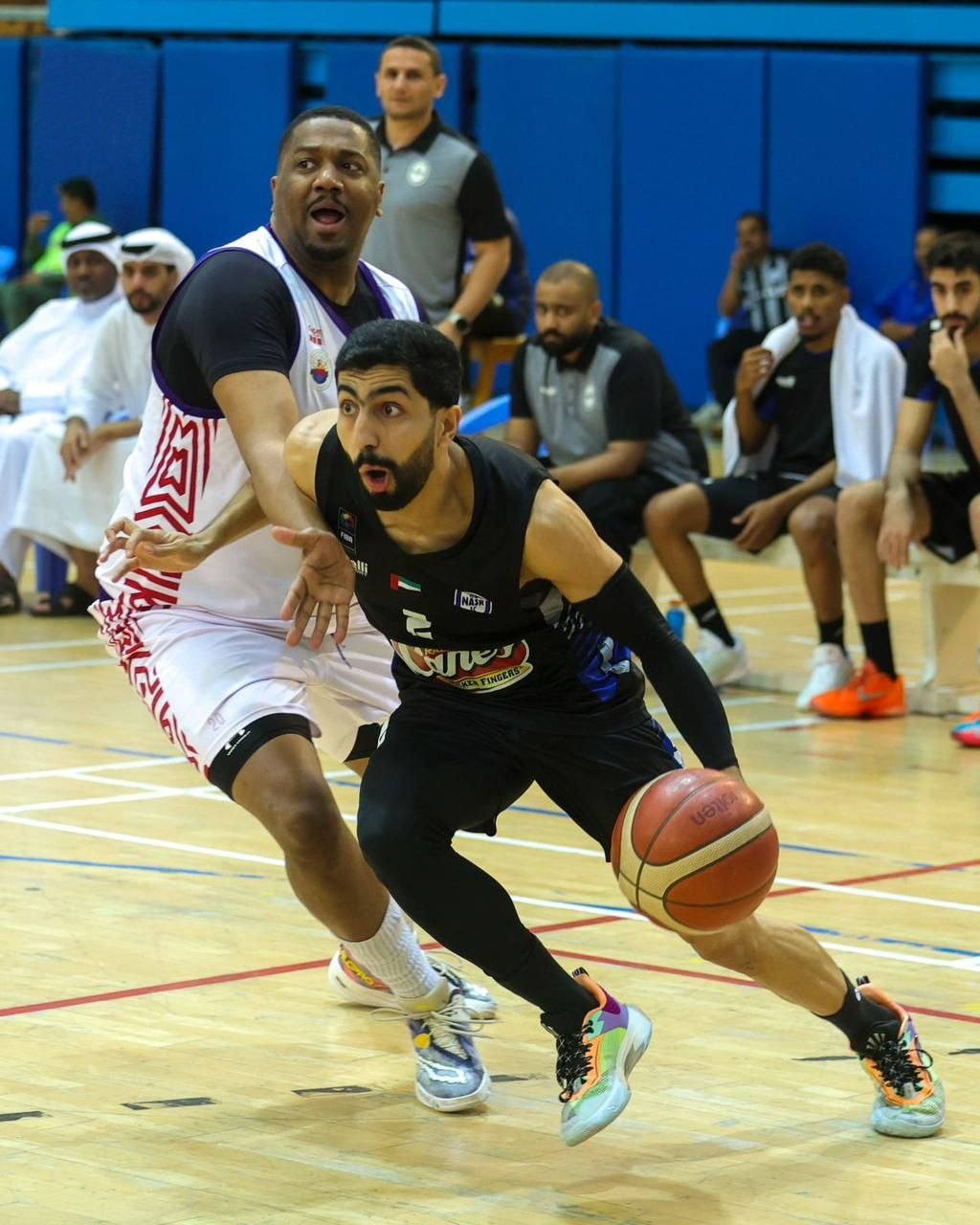 من مباراة الشارقة والنصر.