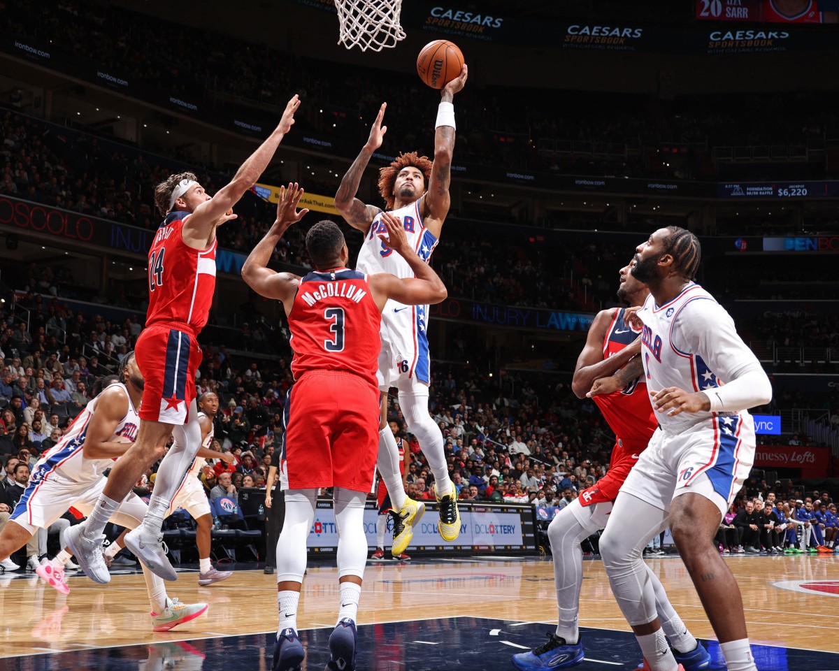 من لقاء سفنتي سيكسرز وويزاردز (أ ف ب)