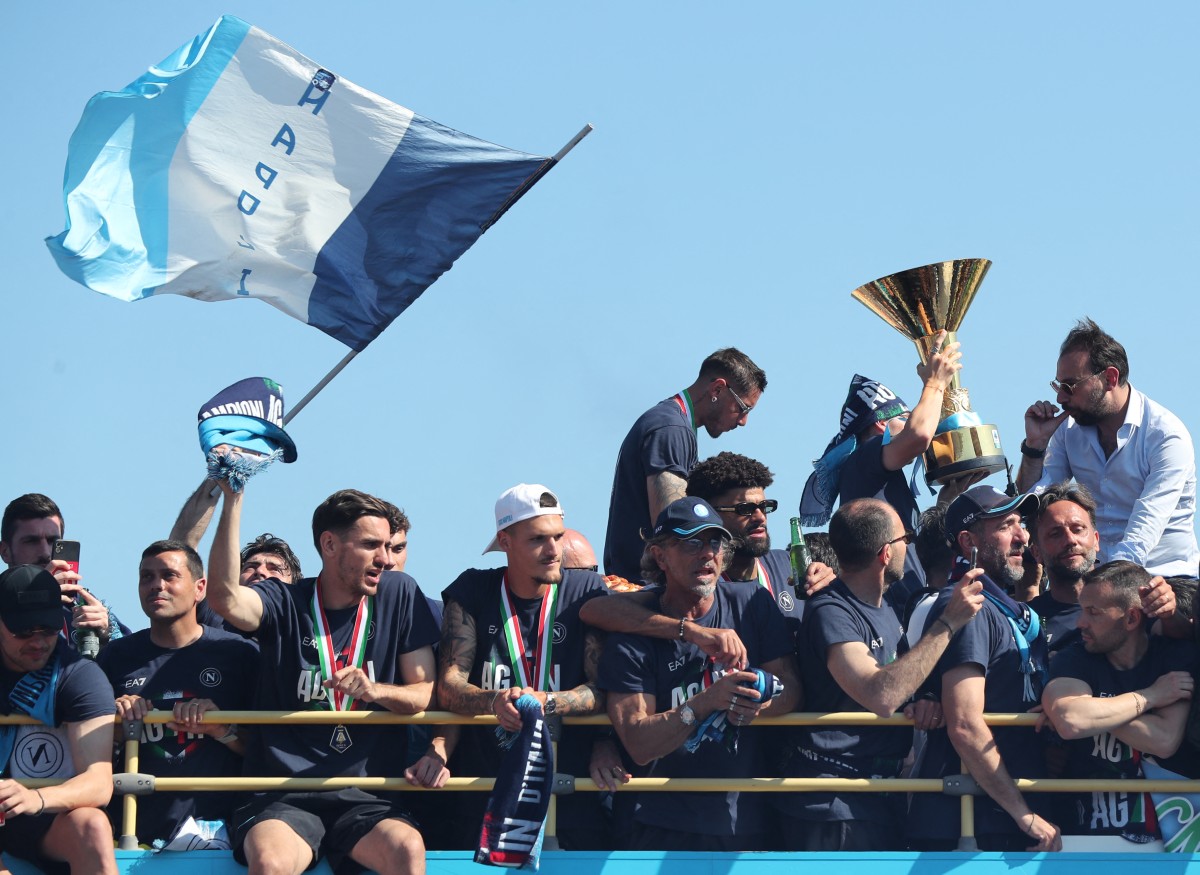 احتفالات نابولي (أ ف ب)