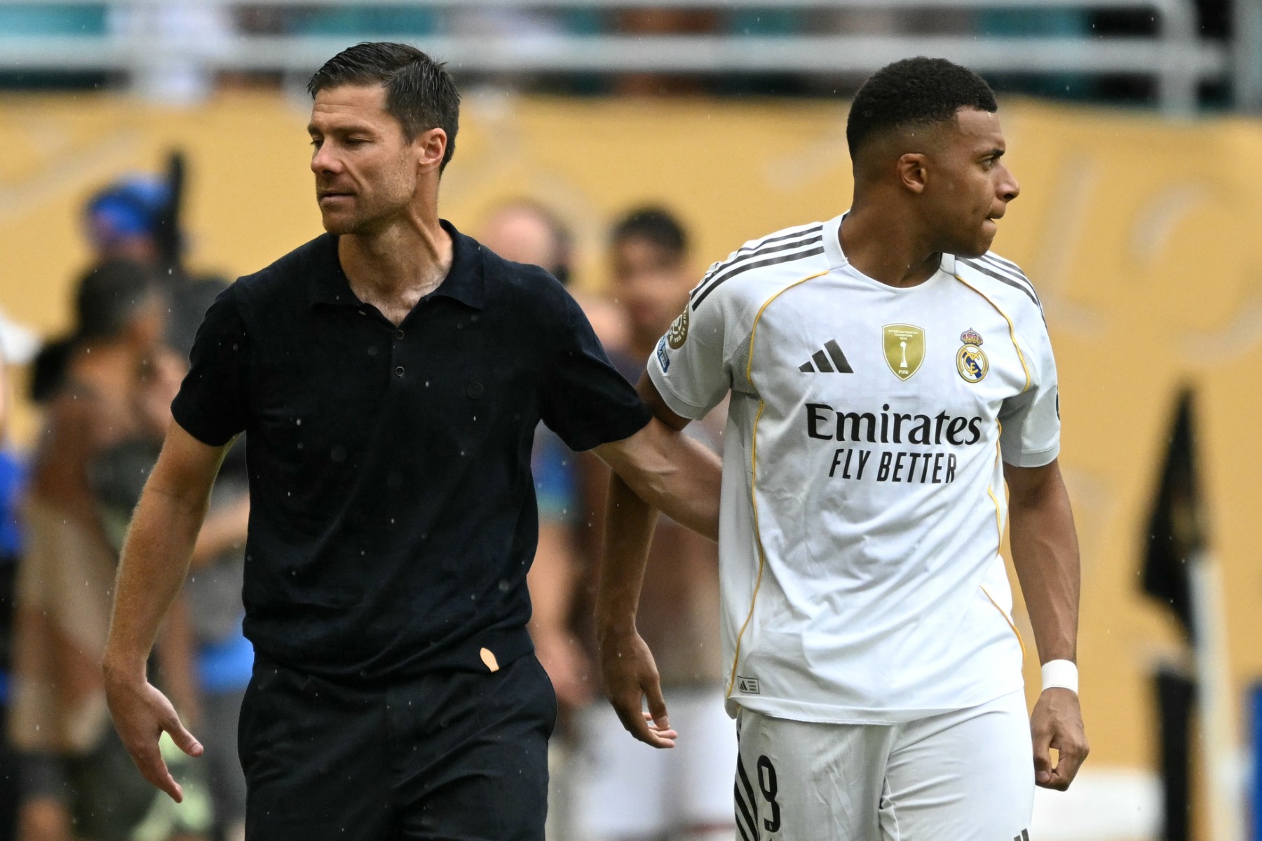 تشابي ألونسو ومبابي. (أ ف ب)