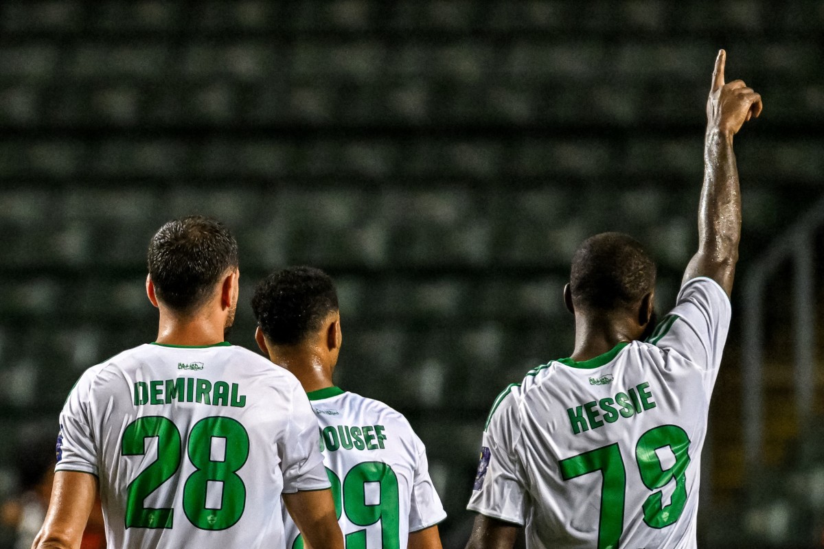 لاعبو الأهلي. (أ ف ب) 