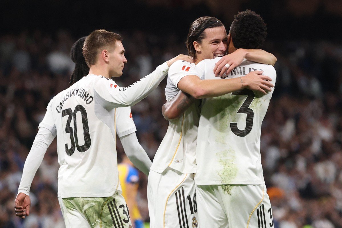 من احتفال ريال مدريد بالهدف الرابع أمام فالنسيا. (أ ف ب)