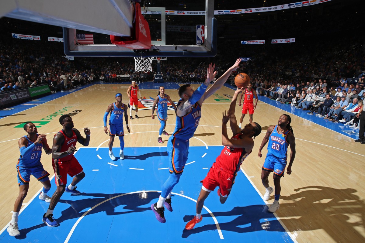  من مواجهة أوكلاهوما سيتي ثاندرأوكلاهوما سيتي ثاندر و نيو أورليانز بيليكانز في الدوري الأميركي لكرة السلة. (أ ف ب) 