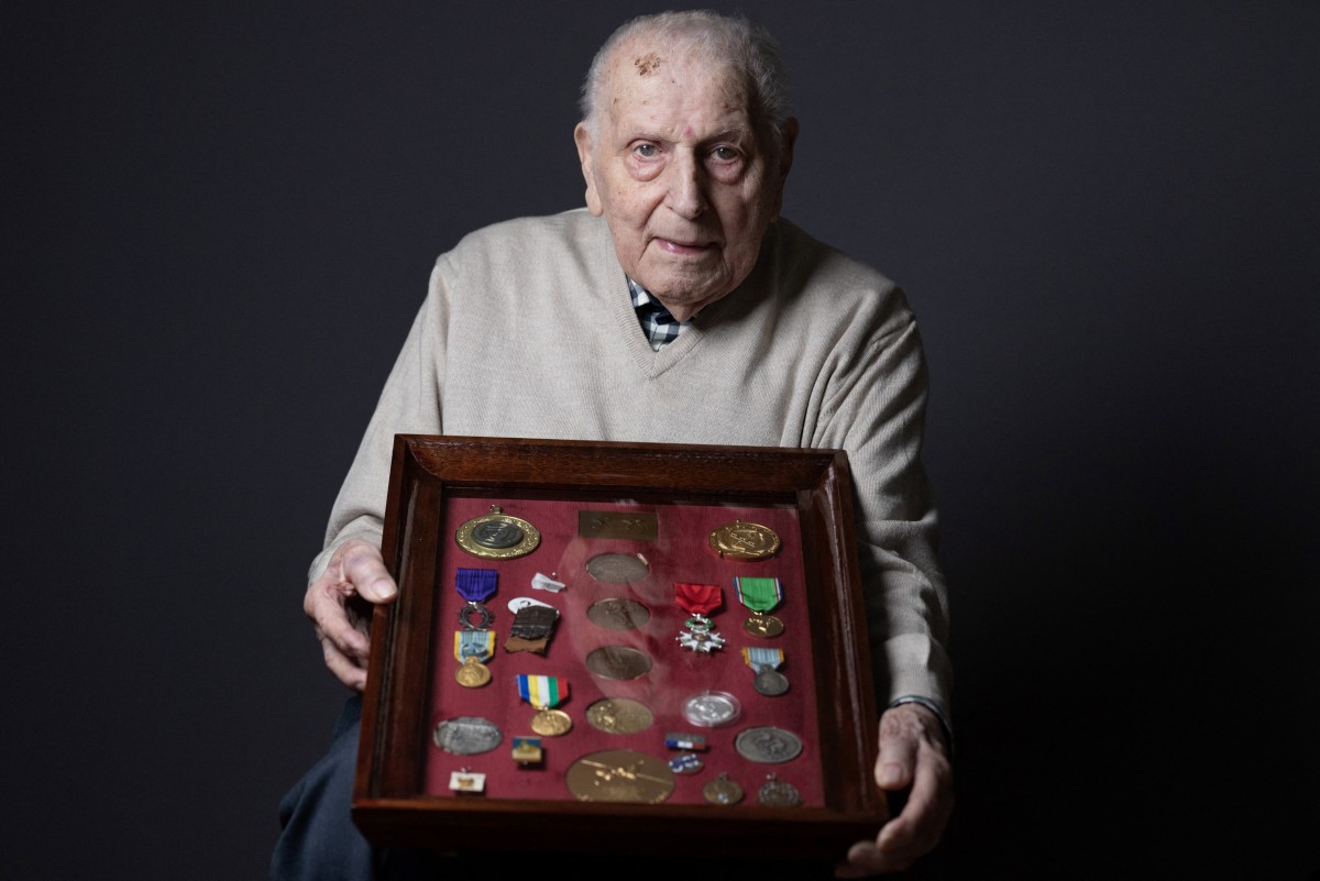 الدرّاج السابق الفرنسي شارل كوست عميد الأبطال الأولمبيين. (أ ف ب)