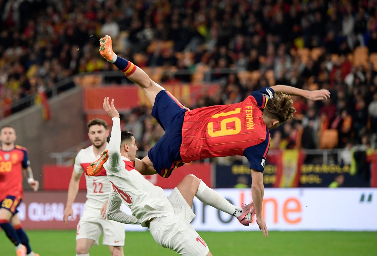 من مباراة تركيا وإسبانيا. (أ ف ب)